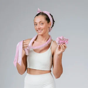 Nordenbeauty model holding the Heatless Hair Curler Set